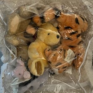 CLASSIC POOH GUND STUFFED ANIMALS